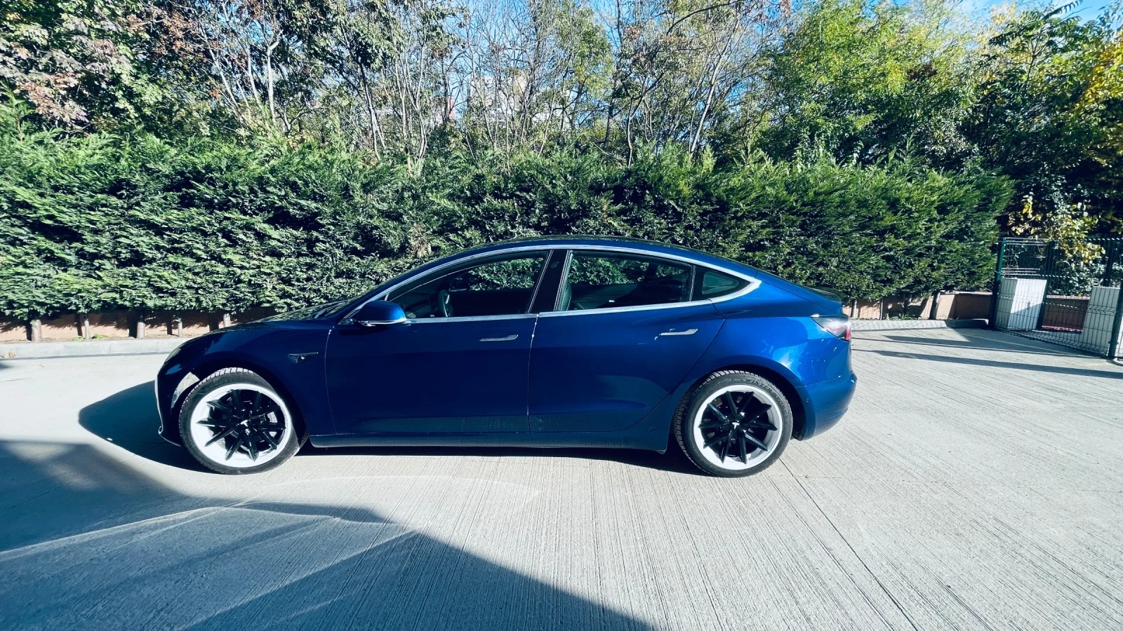 Tesla Model 3 AWD 450ps 78.8kWh – синя, страничен изглед