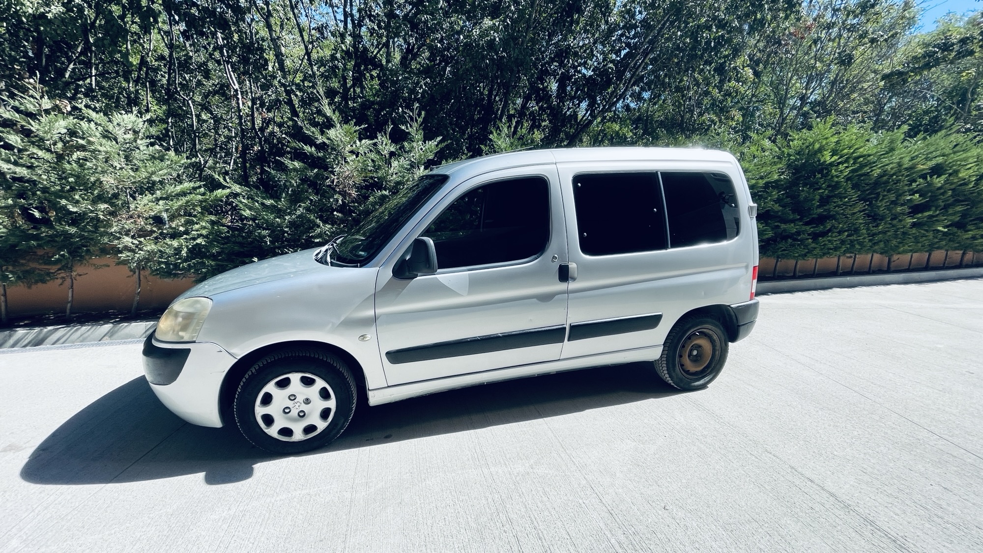 Peugeot Partner 1.6HDI 90кс. 7 местен - 2500eur наличен